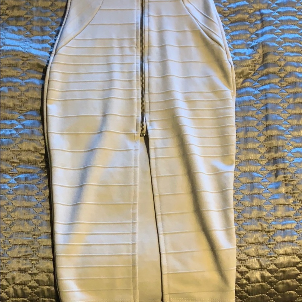 Beautiful Light beige dress - Picture 2 of 2